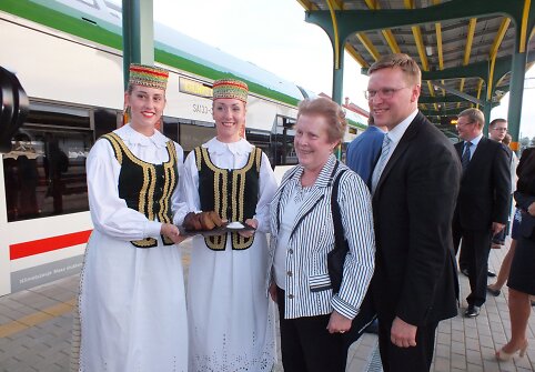 Catherine Trautmann (viduryje) Kauno geležinkelio stotyje