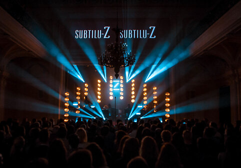 Vaidilos teatre instrumentinė grupė „Subtilu-Z“ pristatė naująją programą – „Grammy nugalėtojai“.