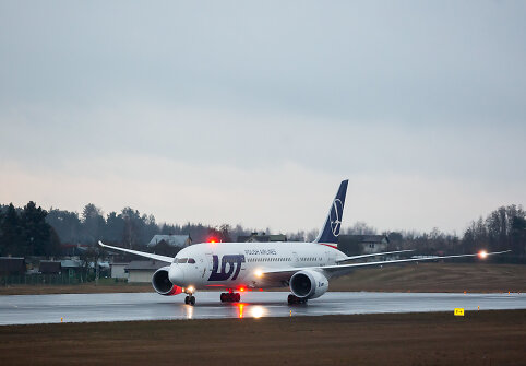 Vilniuje nusileido &bdquo;Boeing&ldquo; atskridęs tiesiai i&scaron; Japonijos