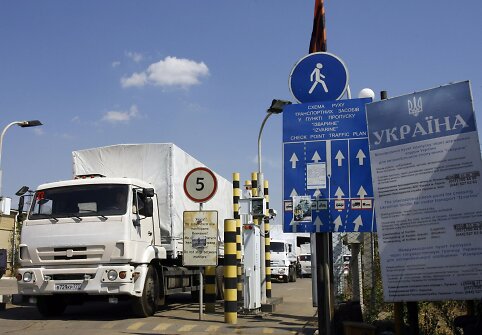 Rusijos &bdquo;humanitarinės pagalbos&ldquo; sunkvežimiai prie Ukrainos sienos