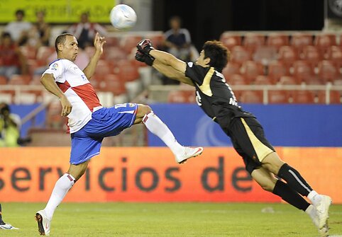 „Sevilla“ (Ispanija) futbolininkai lygiosiomis 0:0 sužaidė su „Seongnam Ilhwa“ (P.Korėja) ekipa.