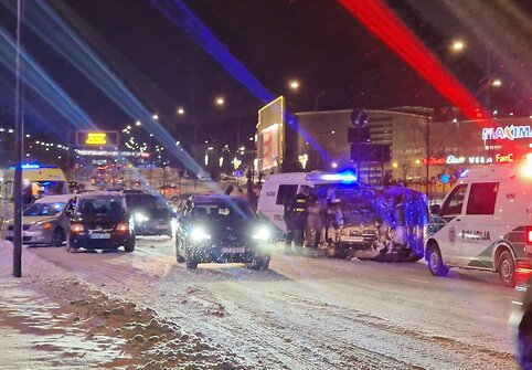 Ozo gatvėje susidūrė keturi automobiliai: vienas jų apvirto ant šono
