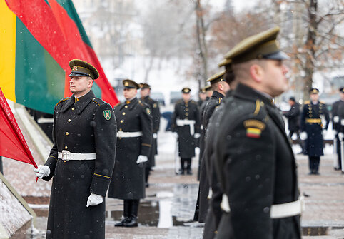 Valstybės vėliavos pakėlimo ceremonija Nepriklausomybės aik&scaron;tėje