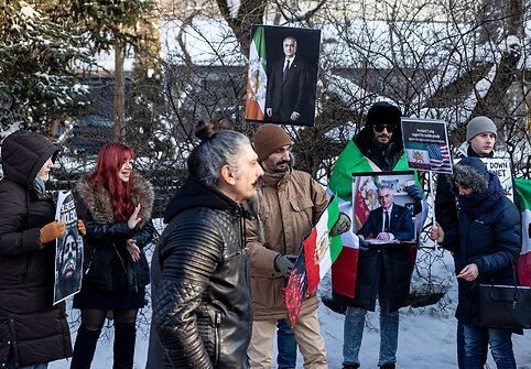 Iraniečių protesto akcija prie JAV ambasados prie&scaron; Irano rėžimą