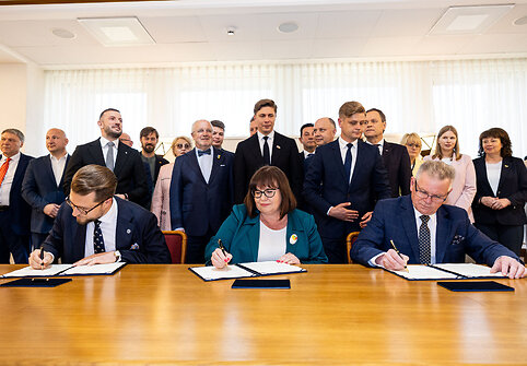 Koalicijos sutarties pasirašymas