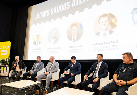 Diskusijos dalyviai (i&scaron; de&scaron;inės į kairę): Vytautas Gra&scaron;ys, Martynas Gedaminskas, Lukas Pa&scaron;kevičius, Evaldas Morkūnas, Donatas Večerskis. Diskusiją moderavo Justas Rožėnas.