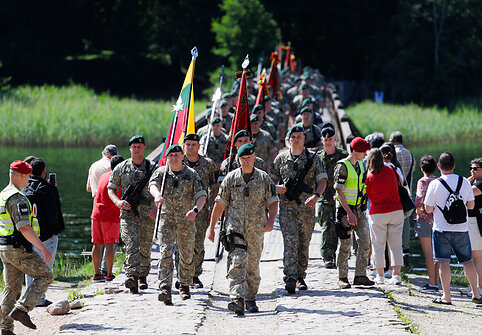 Sausumos pajėgų vėliavų žygio finišas ir Sausumos pajėgų dienos iškilminga ceremonija