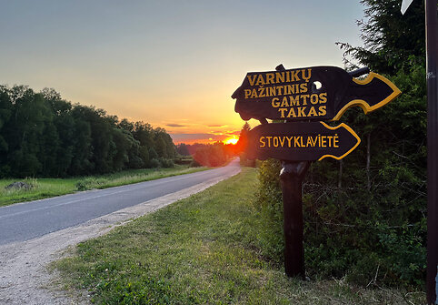 Varnikų pažintinis takas