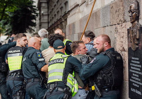 Vilniuje nuimama be leidimo pakabinta atminimo lenta Kaziui &Scaron;kirpai