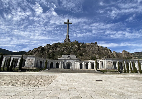 Basilica of the Holy Cross, Ispanija
