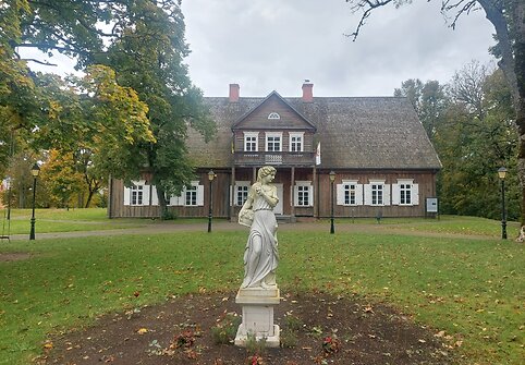 Biržuvėnų dvaro sodyba