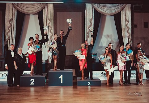 Andra Vaidilaitė ir Nino Langella su kolegomis &scaron;okių čempionate