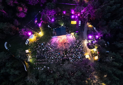 &Scaron;e&scaron;ioliktasis kultūros festivalis &bdquo;Purpurinis vakaras&ldquo;