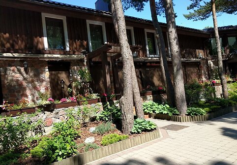 Sabonių &scaron;eimai priklausančiame vie&scaron;butyje "Pu&scaron;ų paunksnėje" įvyko jų sūnaus Tatuvydo Sabonio ir jo i&scaron;rinktosios vestuvės