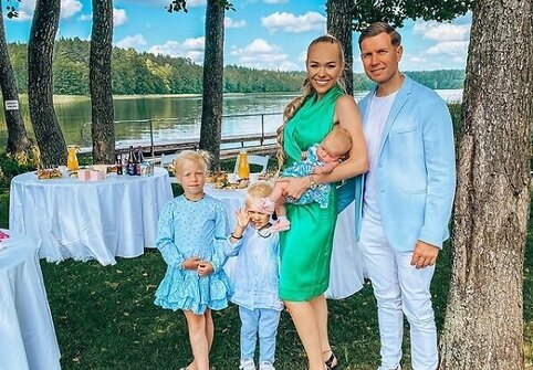 Ieva Voveris su šeima / Asmeninio albumo nuotr.