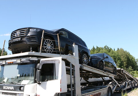 Prabangūs automobiliai Medininkuose