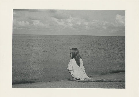R.Dailidė. Atostogos prie marių, 2. XX a. 7–8 deš.