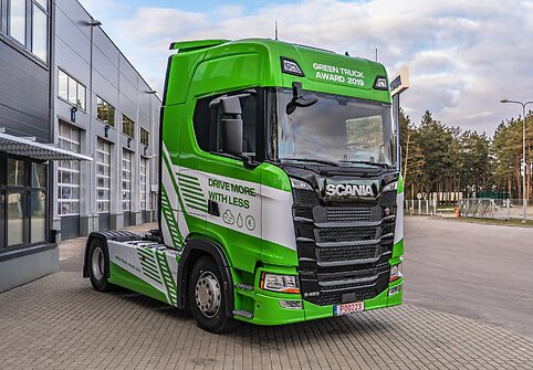 Vilkikas &bdquo;Scania 450 S&ldquo;