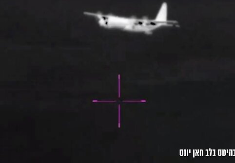 Izraelio kariams reikiama įranga nuleidžiama para&scaron;iutais