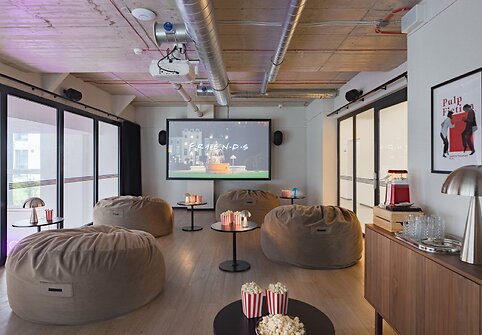 „Solo Society Hybrid Hotel“