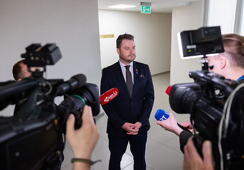 Kastytis Žuromskas ai&scaron;kinasi apie jį į ministrus delegavusios &bdquo;Nemuno au&scaron;ros&ldquo; daromą įtaką jo kuruojamos srities sprendimams, partijos narių galimus pažeidimus statybų ir aplinkosaugos srityse