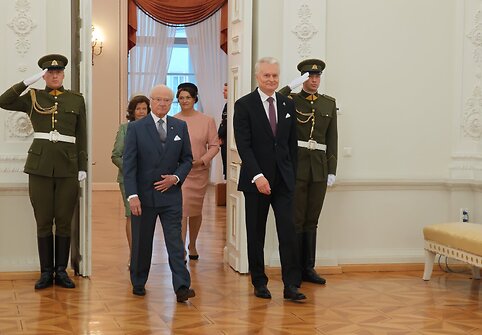 Švedijos karališkoji pora apsilankė prezidentūroje