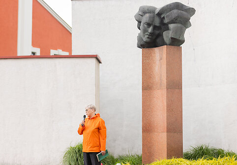 Akcija, kurioje poetai ir visi norintys skaito savo ir S. Nėries eiles