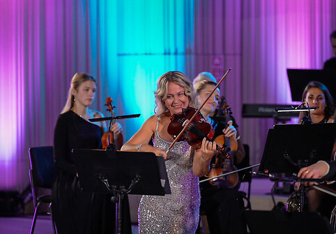 Vilniuje ir Kaune &bdquo;Paradise Symphony!&ldquo; &ndash; kvietimas pasinerti į tropikų ritmus ir keisti lietuvi&scaron;ką žiemą į svaiginančią vasarą