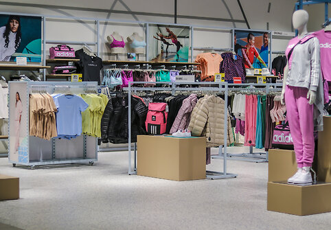 „Adidas Outlet“