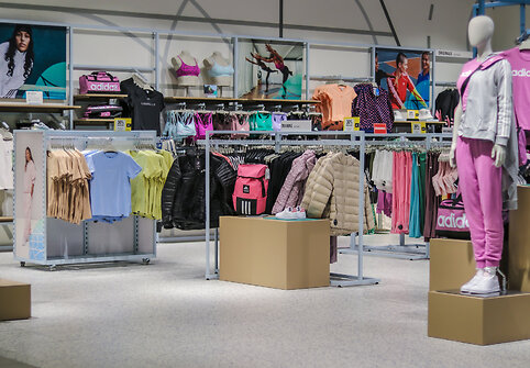 Pozityvūs rezultatai, augantys klientų srautai ir naujienos lentynose: &bdquo;Outlet Park&ldquo; įsikūrusios &bdquo;Adidas Outlet&ldquo; ruduo &ndash; produktyvus 