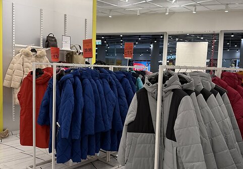 &bdquo;Vilnius Outlet&ldquo; įsikūręs &bdquo;Membershop&ldquo; kviečia vieną striukę i&scaron;sirinkti visiems laisvalaikio pomėgiams: ką rekomenduoja &scaron;altajam sezonui? 