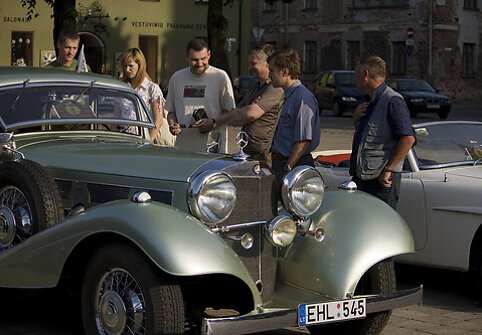 Senovinių automobilių žygis