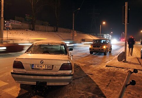 Naktinė BMW avarija