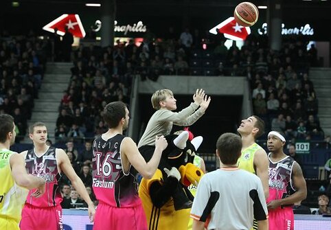 Ginčo kamuolį išmetė 6-metis žiūrovas