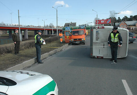 Policija matuoja avarijos vietą