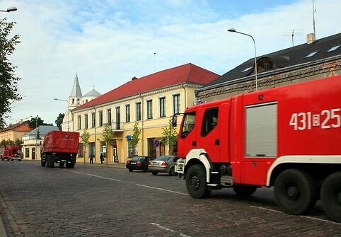 Lenkų ugniagesiai per Ukmergę važiuoja namo
