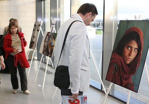 Susirinkusieji į lietuviško „National Geographic“ versijos pristatymą ne tik išgirdo įdomybių apie žurnalo leidybos virtuvę, bet ir galėjo apžiūrėti kada nors jame publikuotų nuotraukų parodą.