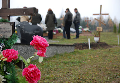 Visų Šventųjų dienos akimirkos Dėdeliškių kapinėse, Grigiškės