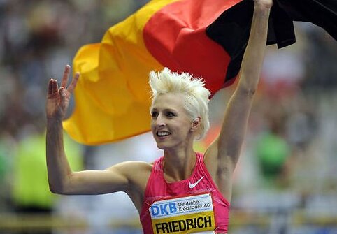 Ariane Friedrich &scaron;venčia pergalę ir naują Vokietijos rekordą
