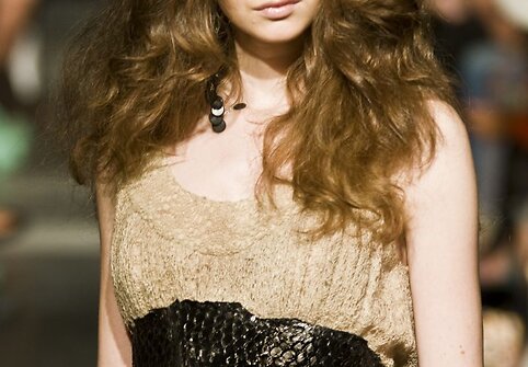 Dizainerės Leilos Hafzi pavasario/vasaros 2009 kolekcijos modelis
