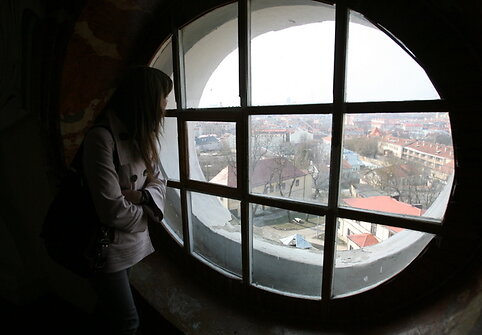 Projektas „Susitikimų vieta“. Buvusios kalėjimo koplyčios langas