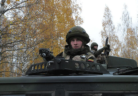 &Scaron;iose pratybose dalyvauja Lietuvos, Latvijos, Estijos ir Jungtinių Amerikos Valstijų kariai.