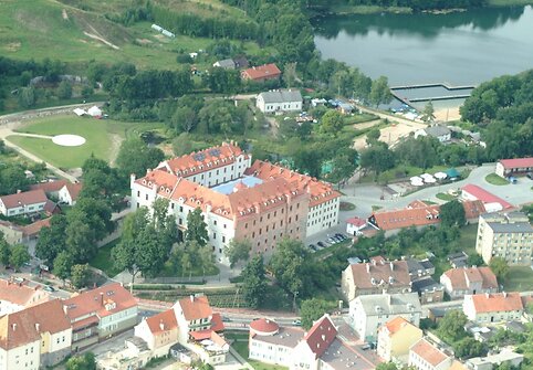 Rynas toli nuo didžiųjų turistų srautų, bet jo vie&scaron;butis beveik visada pilnas. 
