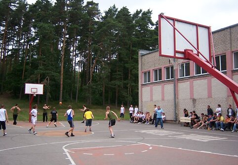&Scaron;ventės metu vyko krep&scaron;inio turnyras.