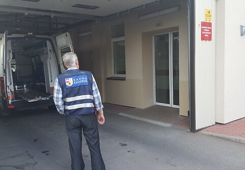 Saugiklio keitimas Tauragės apskrityje baigėsi skaudžia nelaime.