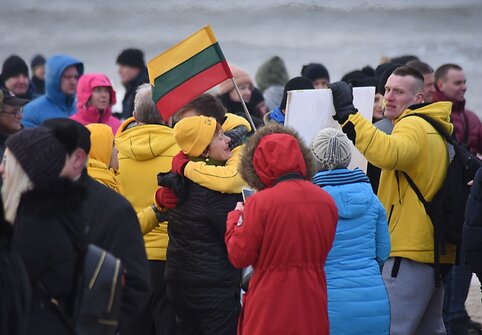 Sveikuoliai i&scaron;simaudė &scaron;altoje Baltijos jūroje. 