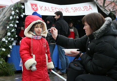 Kauniečiai vaišinosi Kalėdine sriuba