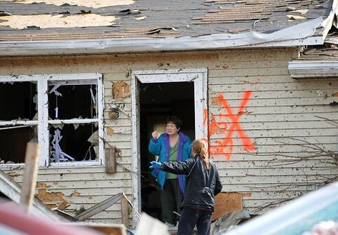 Tornadas JAV vidurio vakaruose pareikalavo žmonių gyvybių. Margaret Shimkus išsigelbėjo vonioje
