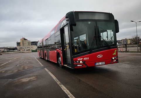 Autobuso Vairuotojo Prano Kabinoje Plansetė Trys Veidrodziai Ir Gelezinė Kantrybė Gazas Lt