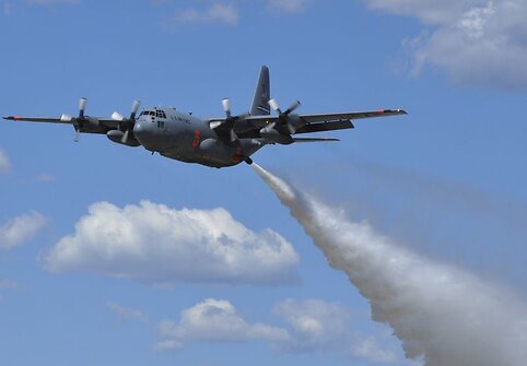 Gaisrus gesina JAV kariniai lėktuvai C-130